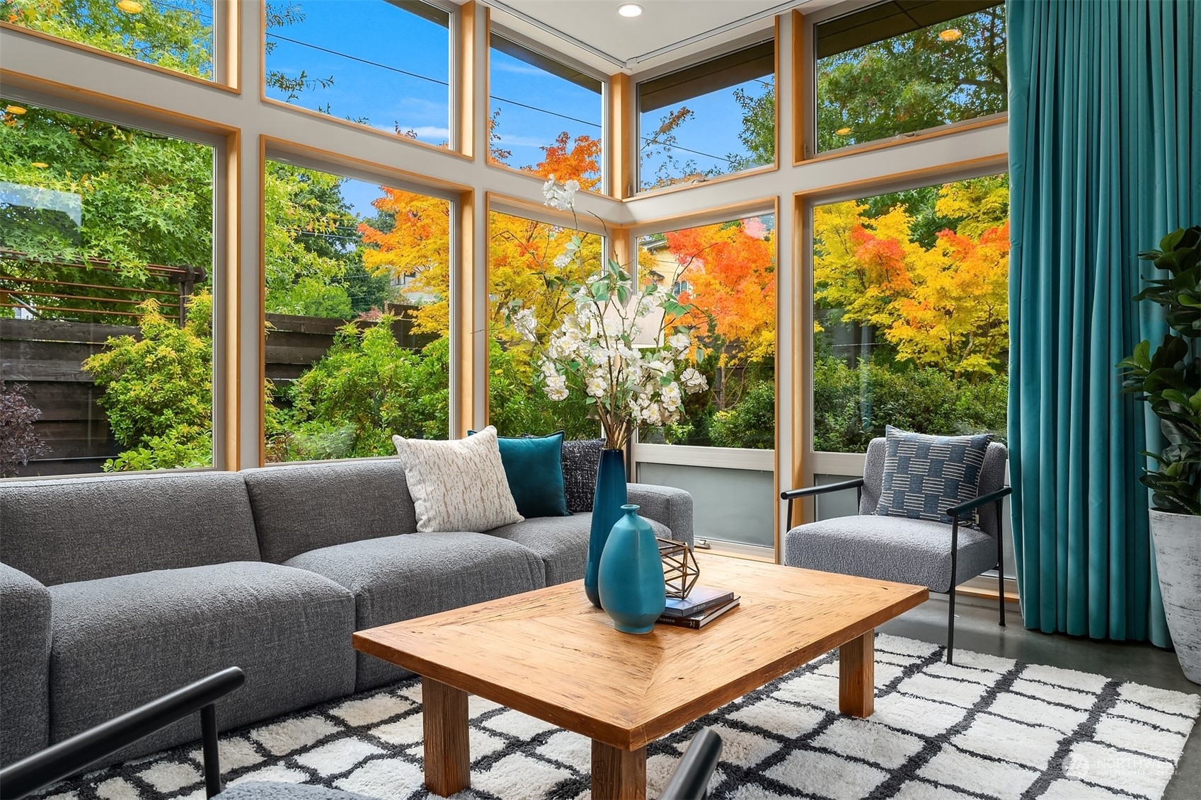 Property Photo: 2822 E Olive Street WA 98122