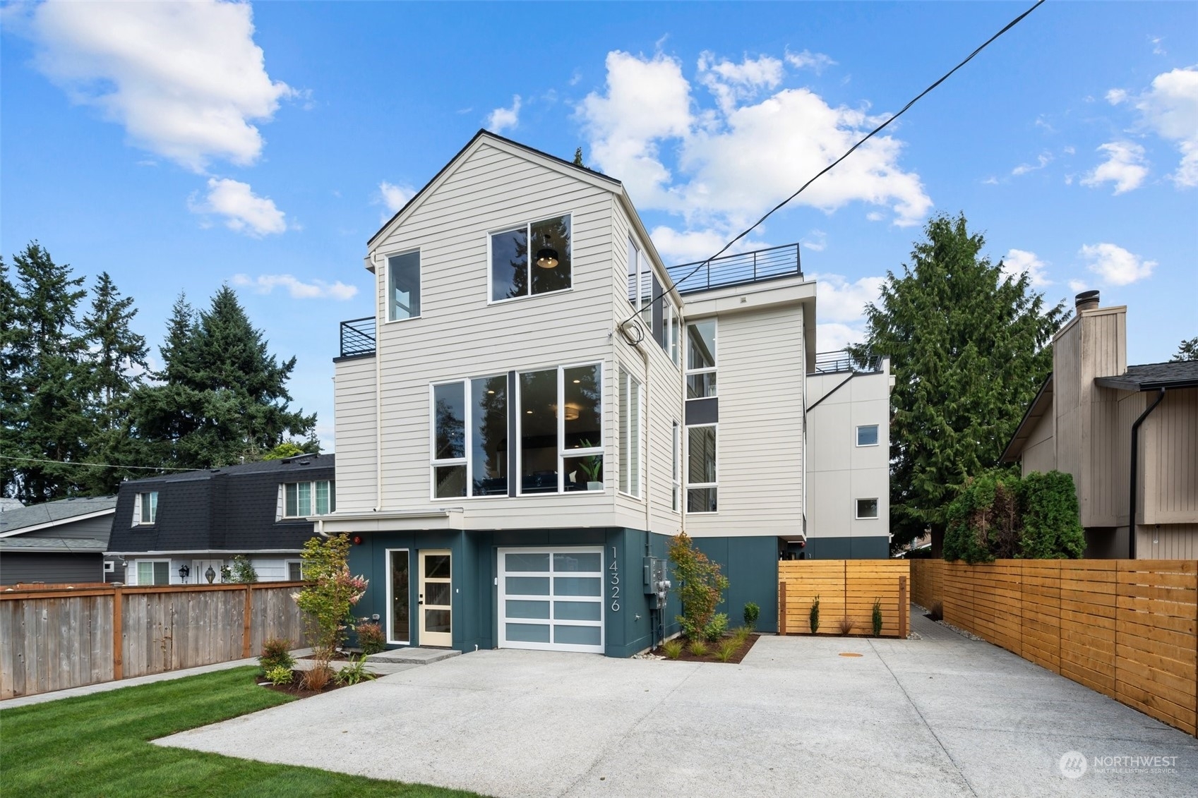 Property Photo: 14326 Wallingford Avenue N B WA 98133