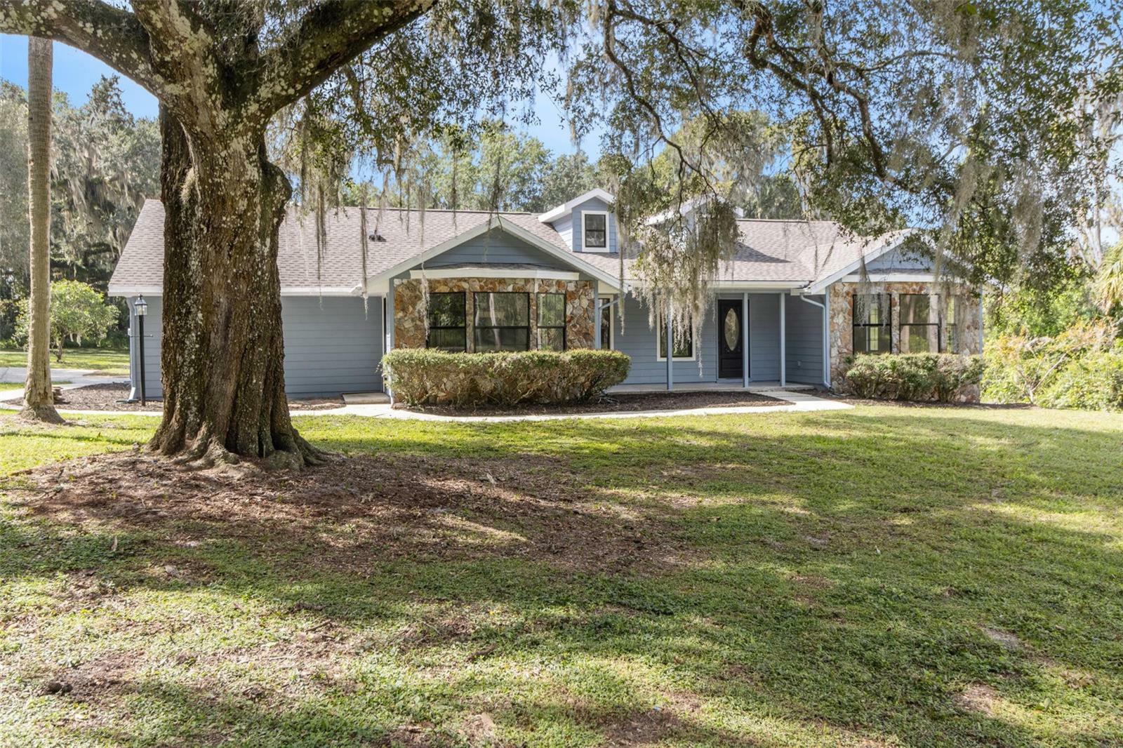Property Photo: 6820 Tuscawilla Drive FL 34748