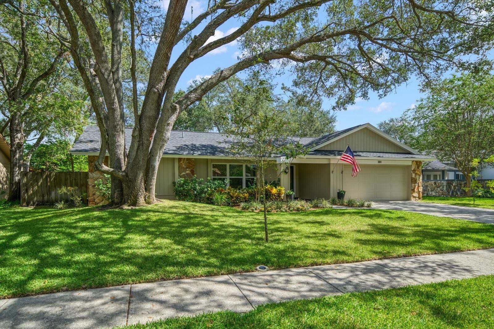 Property Photo: 184 Mayfair Circle W FL 34683