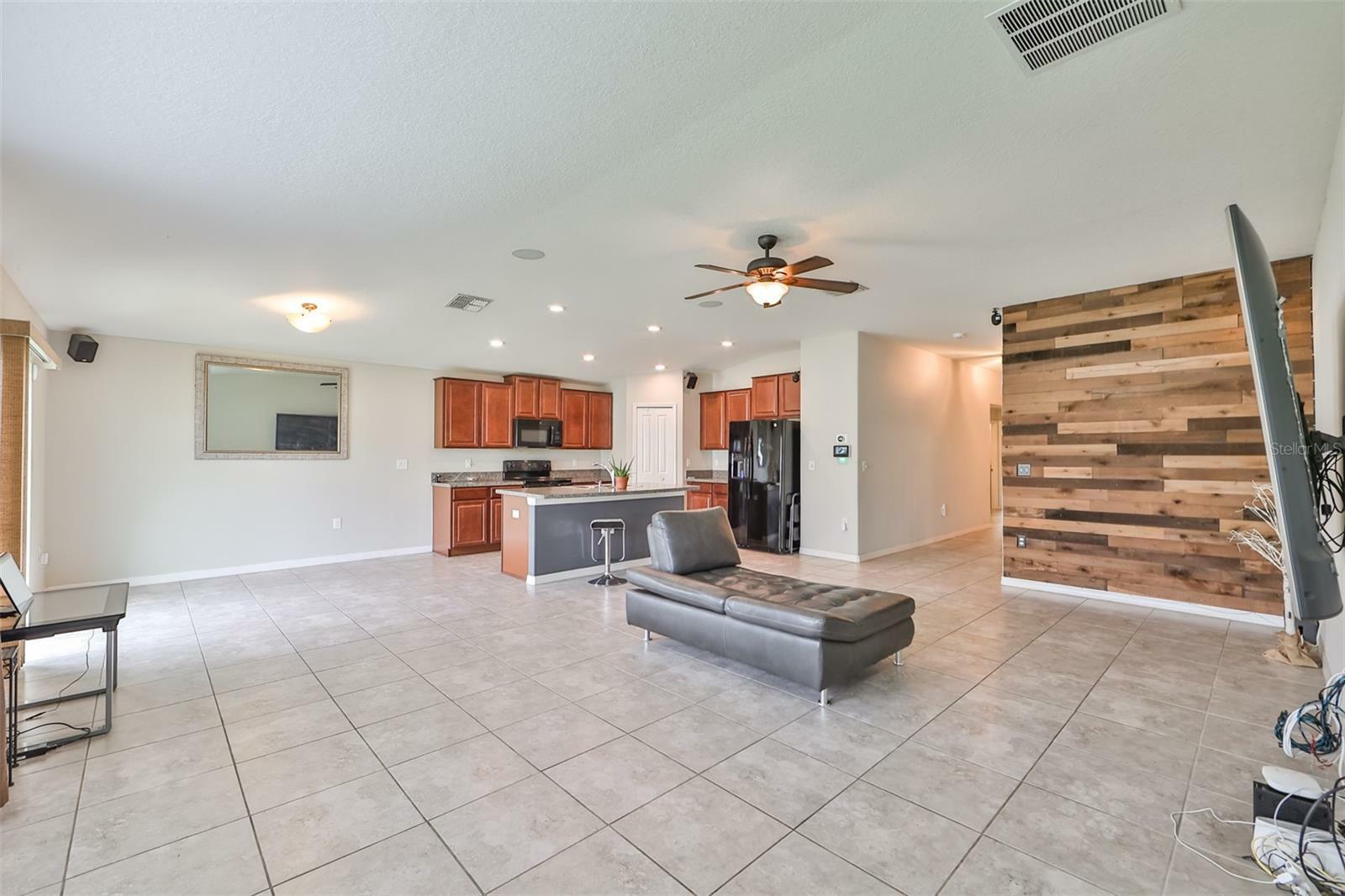 Property Photo:  8212 Cherry Branch Drive  FL 33573 