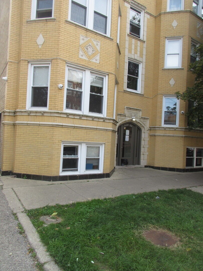 Property Photo:  