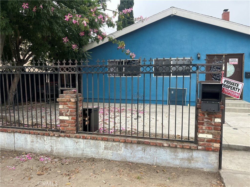 Property Photo:  6855 Hinds Avenue  CA 91605 