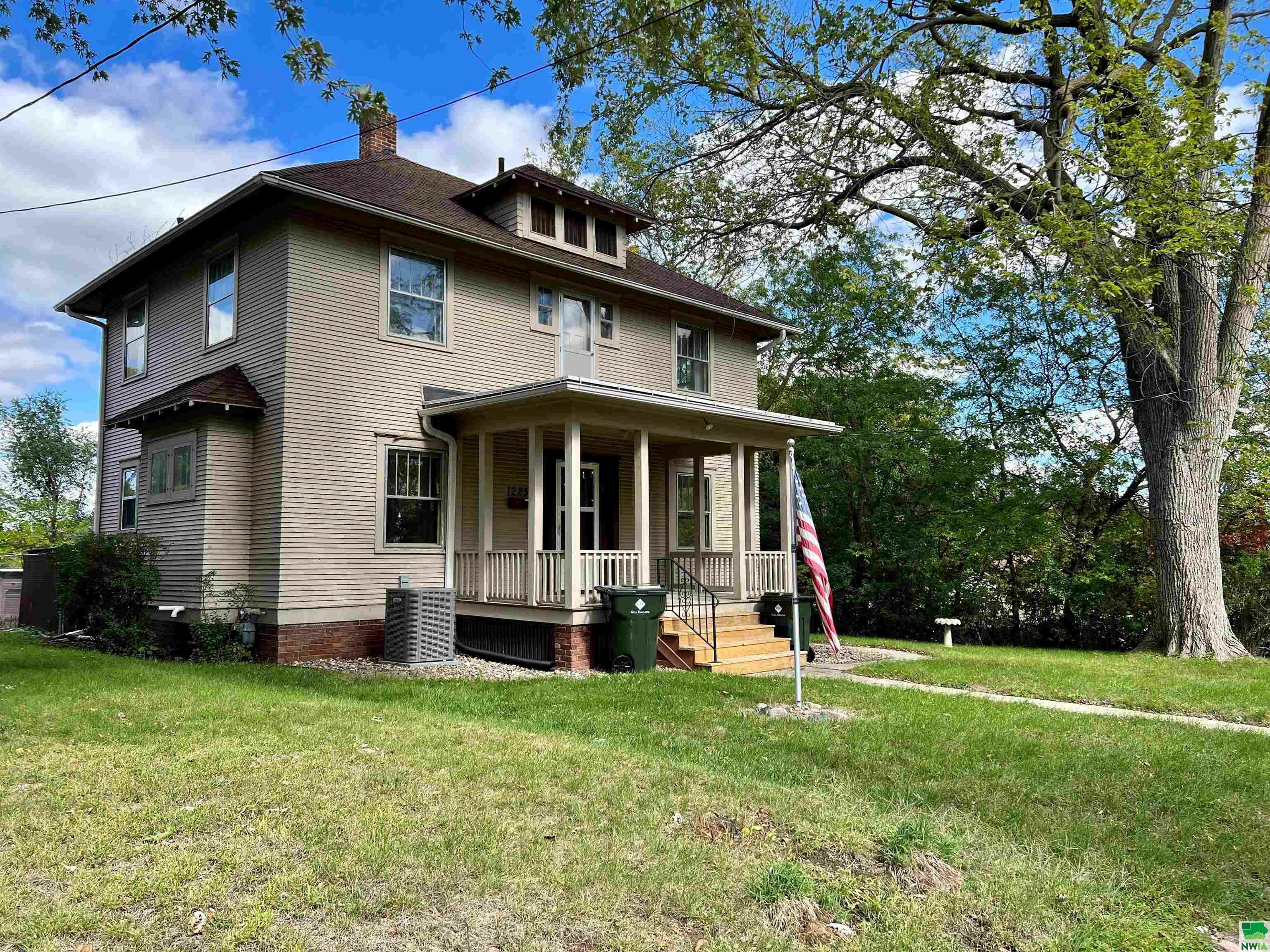 Property Photo:  1225 28th Street  IA 51104 