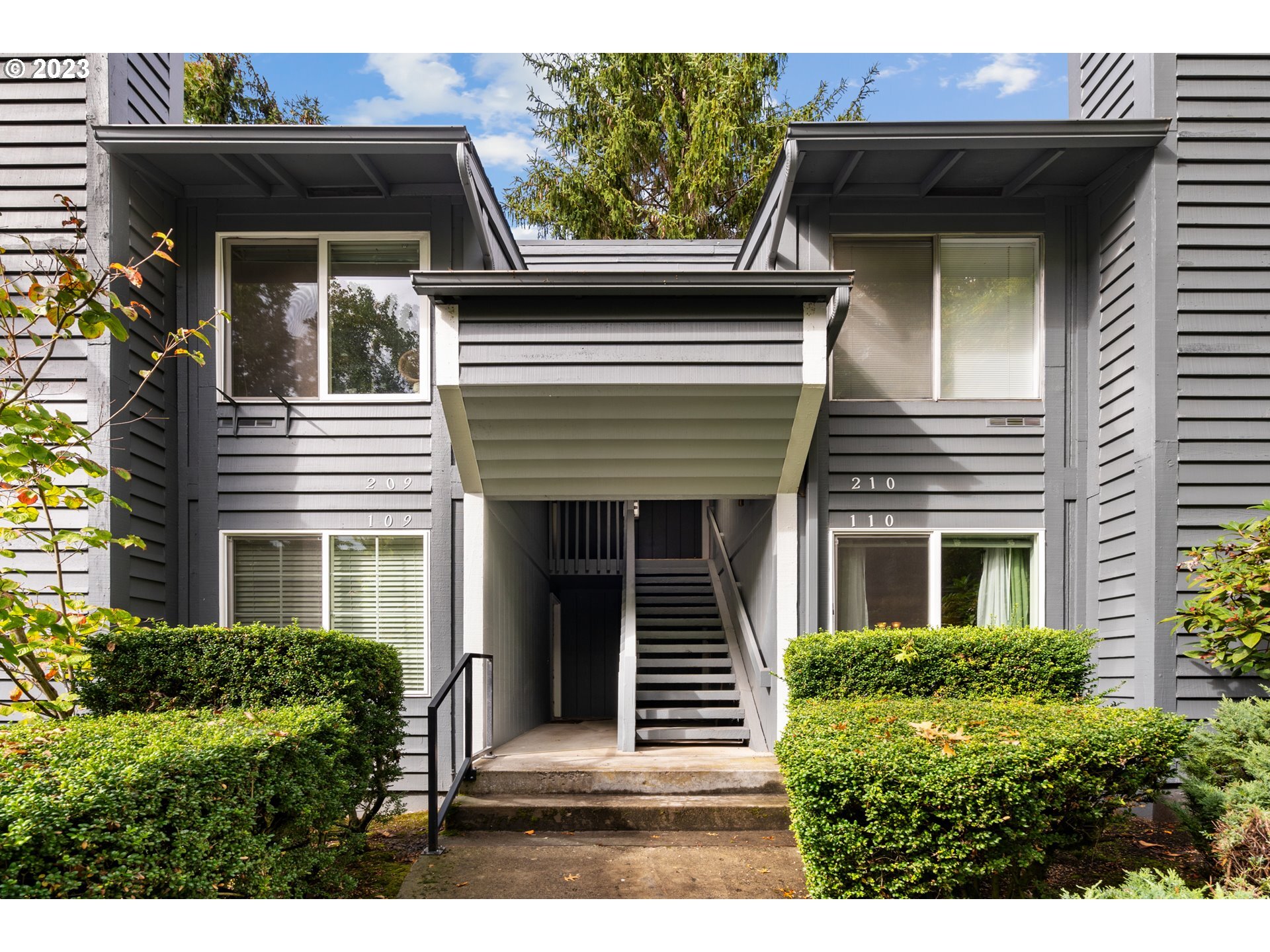 Property Photo: 650 SW Meadow Dr 110 OR 97006