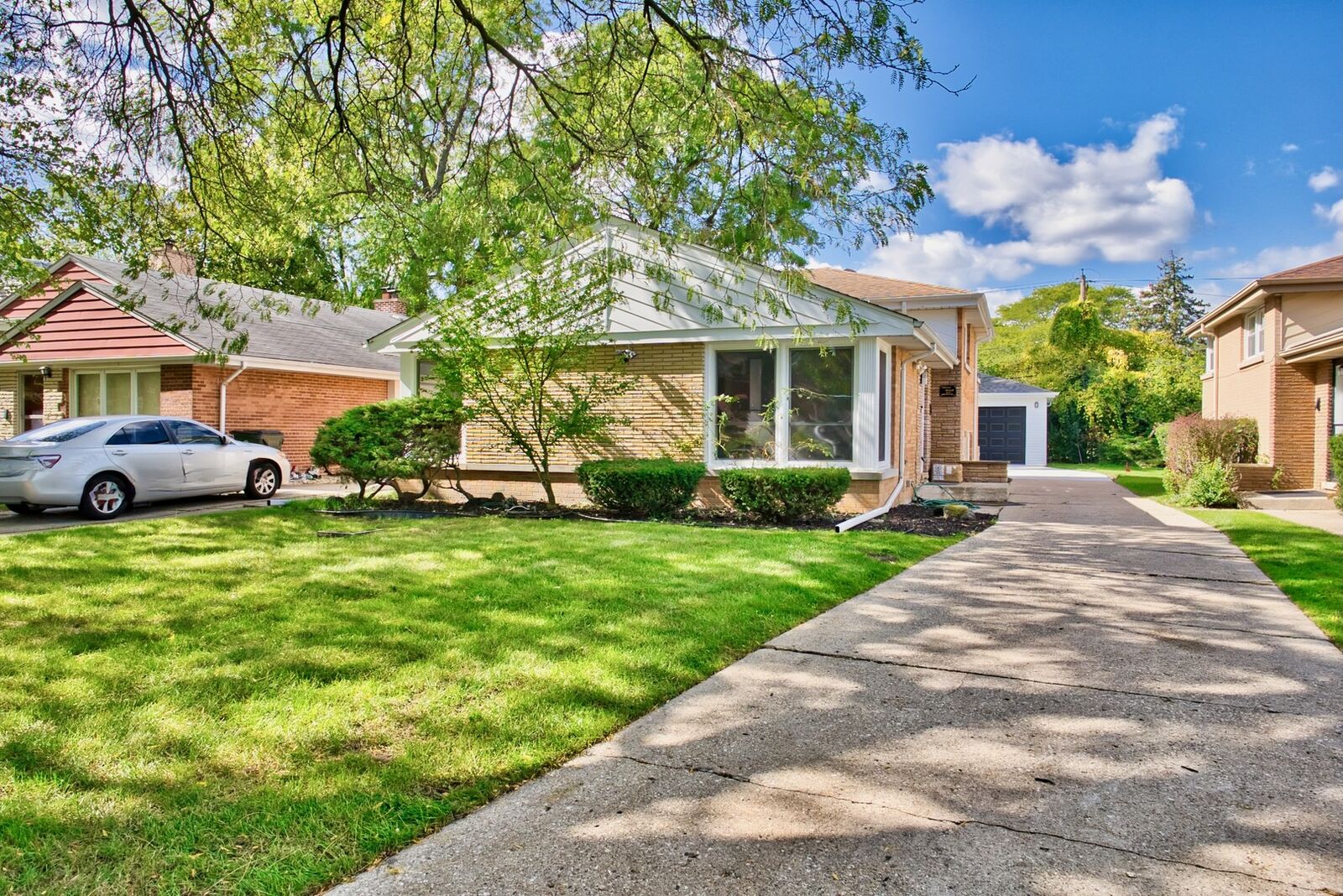 Property Photo: 7034 N Kenton Avenue IL 60712