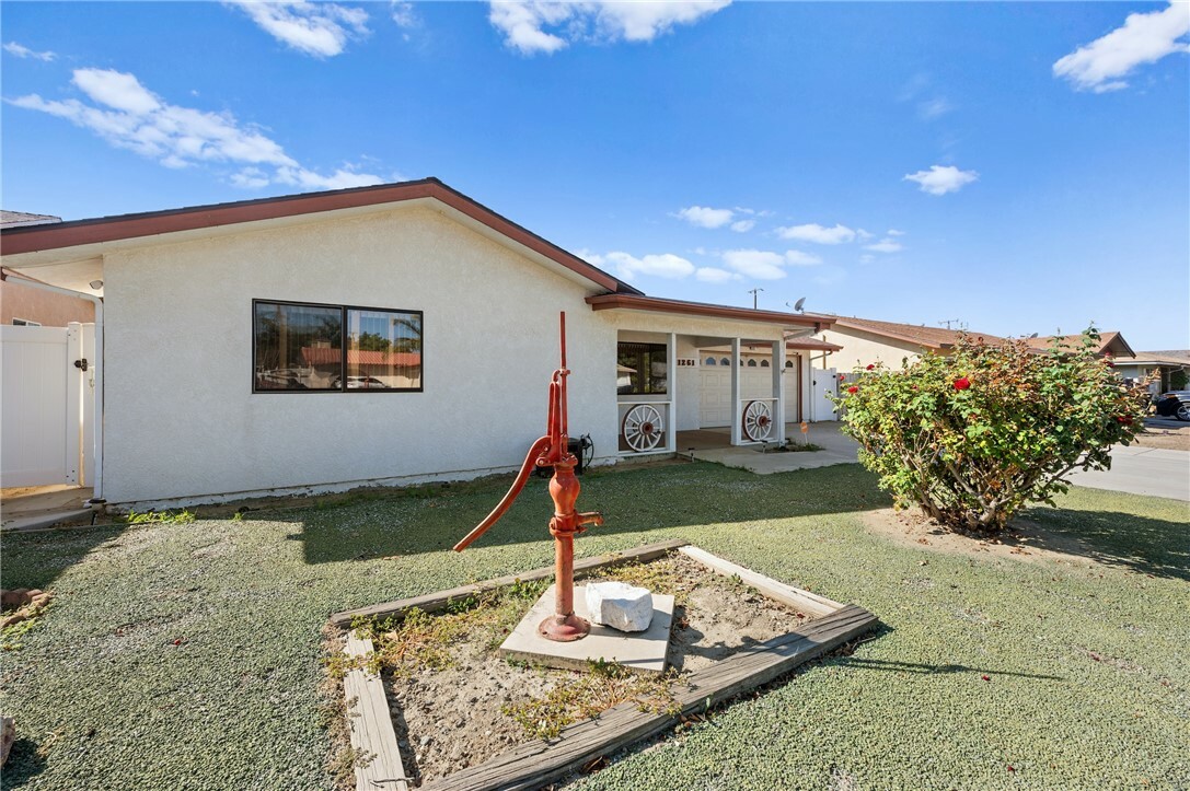 Property Photo:  1261 Leslie Drive  CA 92543 