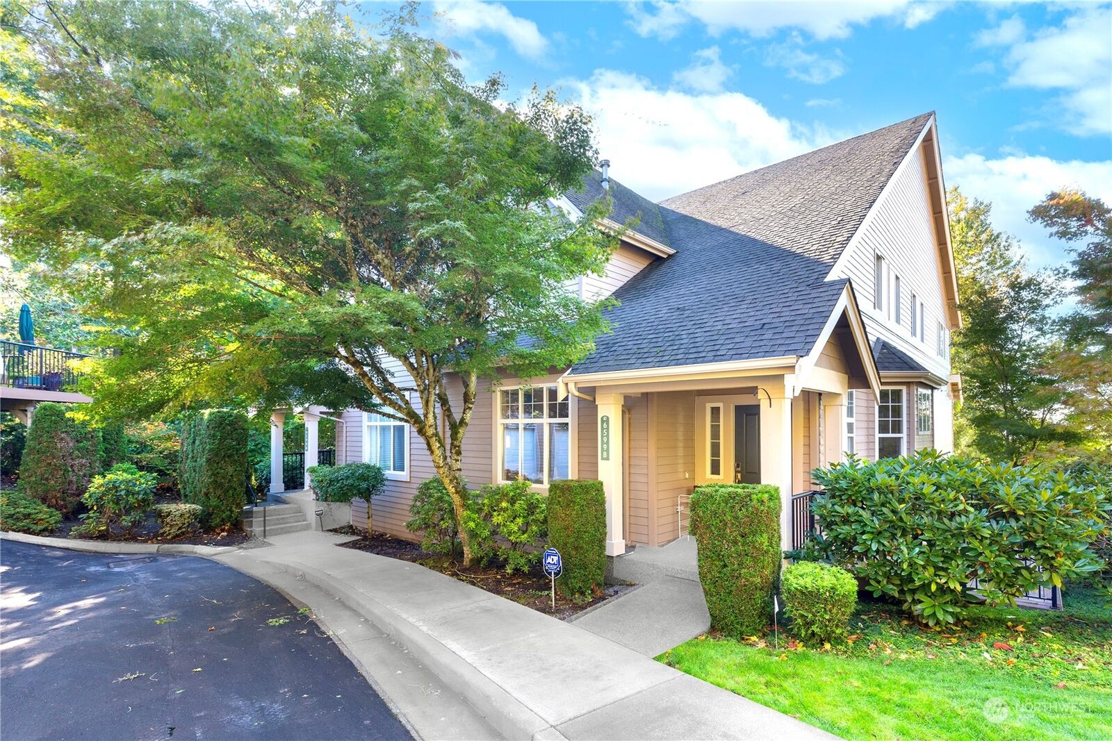 Home for sale in Bellevue 6599 161st Avenue SE B, Bellevue, WA 98006