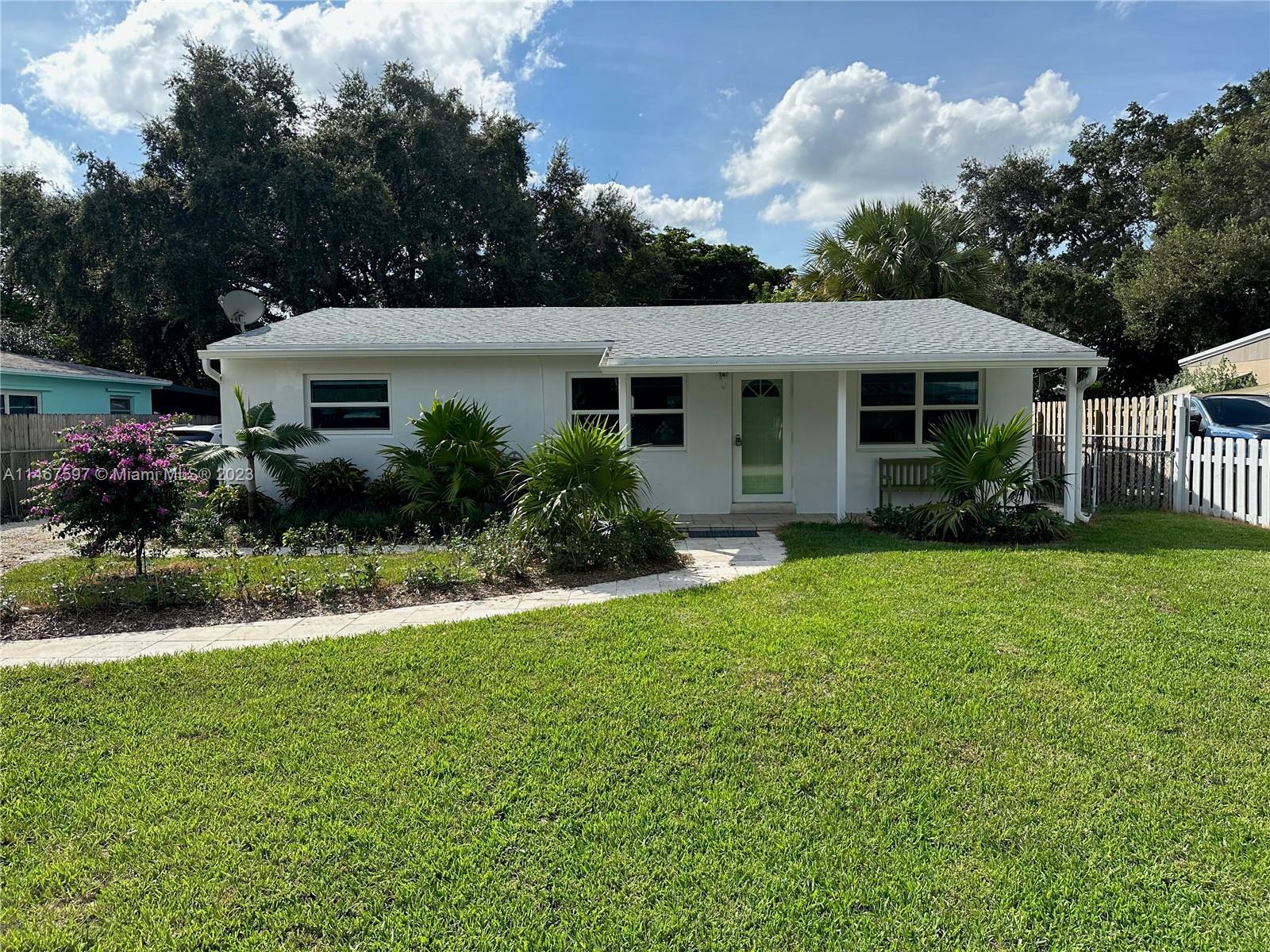 Property Photo:  4737 SW 24th Ave  FL 33312 