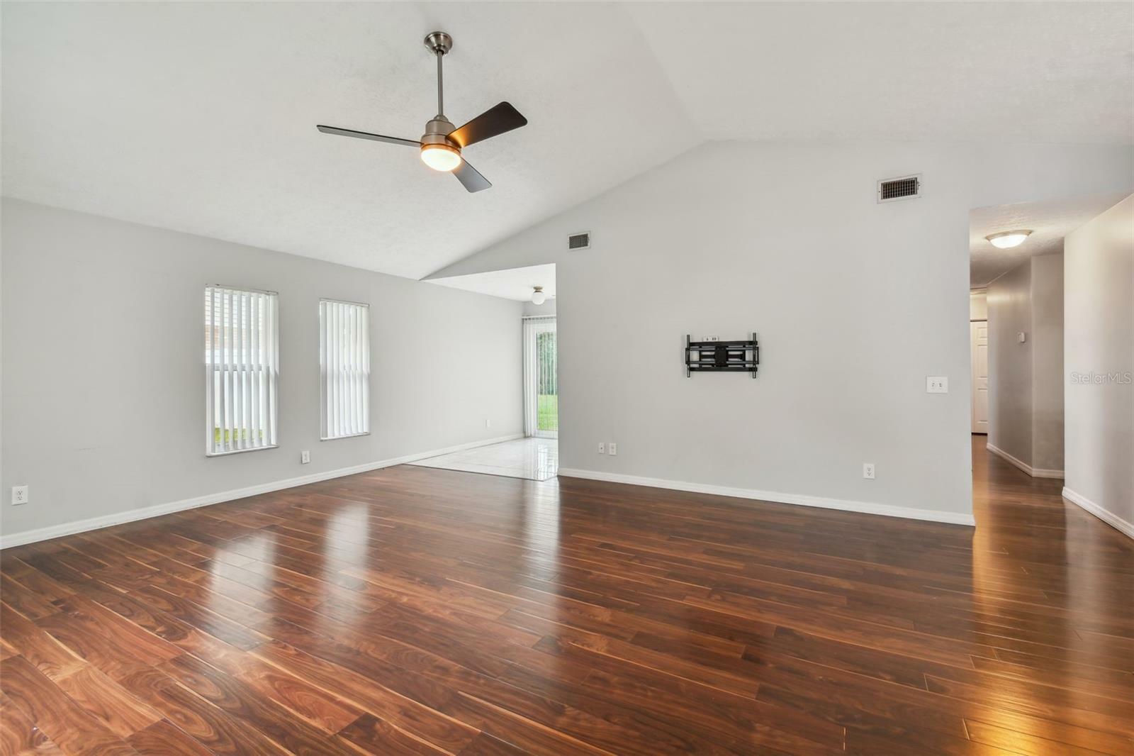 Property Photo:  1403 Tiller Way  FL 33594 