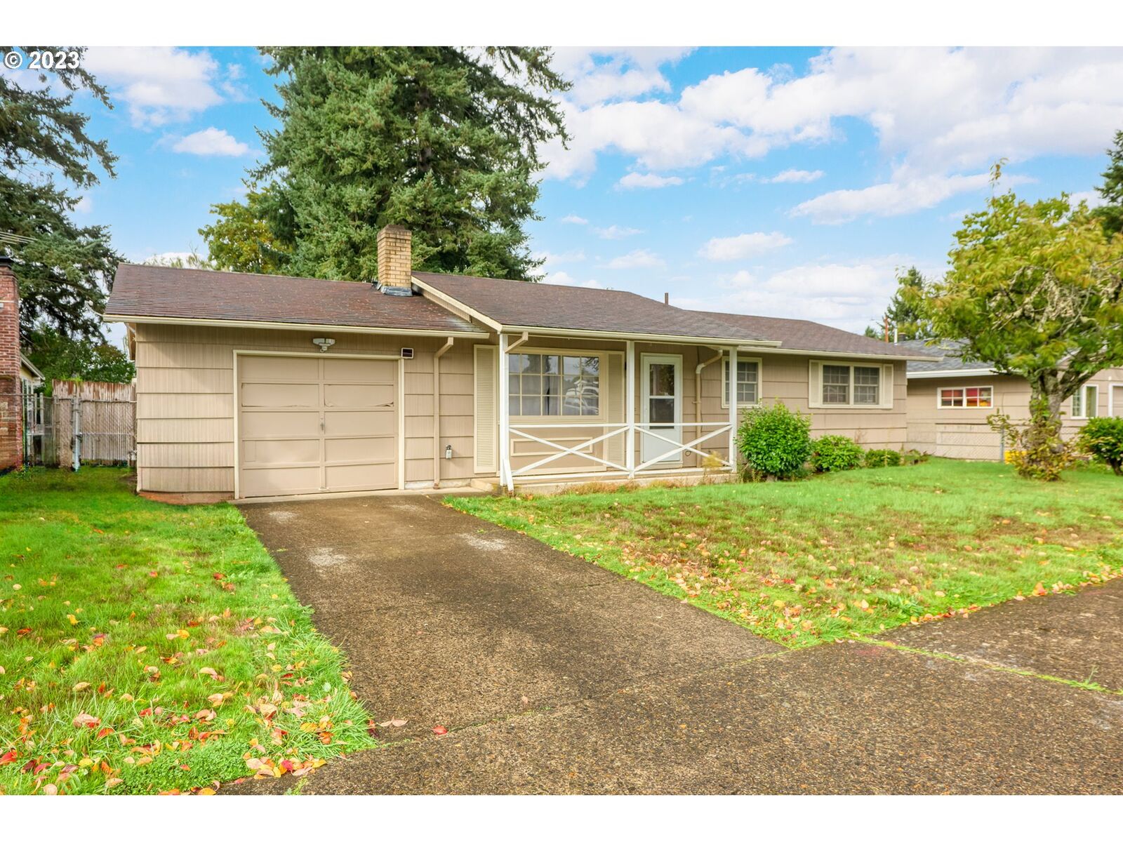 Property Photo:  55 NE 193rd Ave  OR 97230 