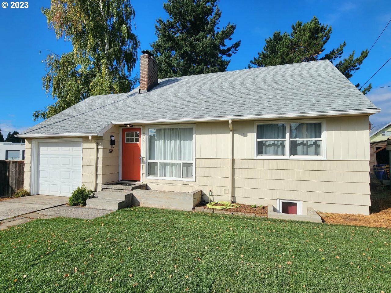 Property Photo:  8253 NE Sacramento St  OR 97220 