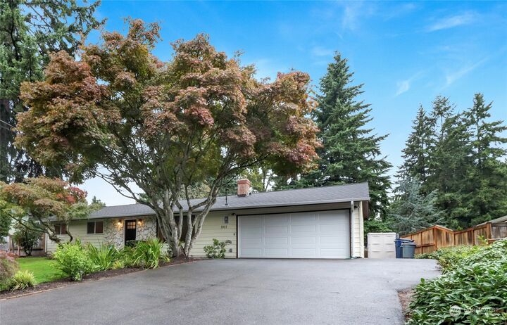 Property Photo:  1911 Vine Road  WA 98036 