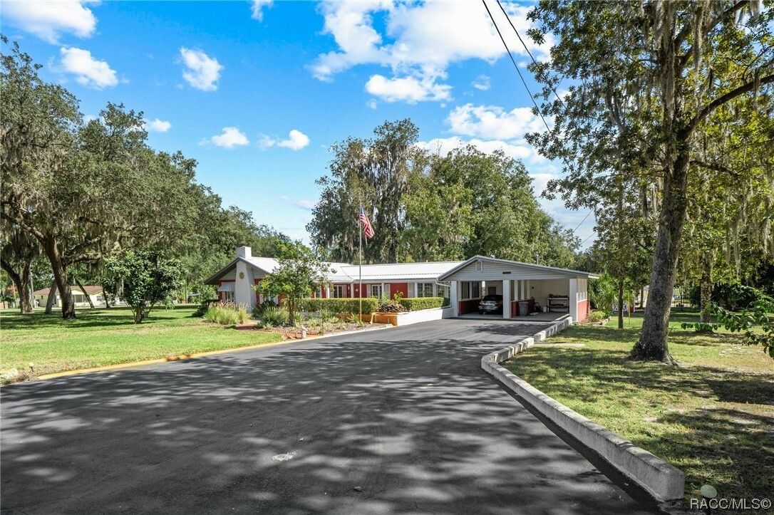 Property Photo:  201 S Canaday Drive  FL 34450 