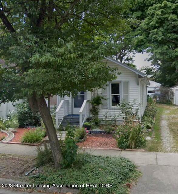 Property Photo:  611 N Foster Avenue  MI 48912 