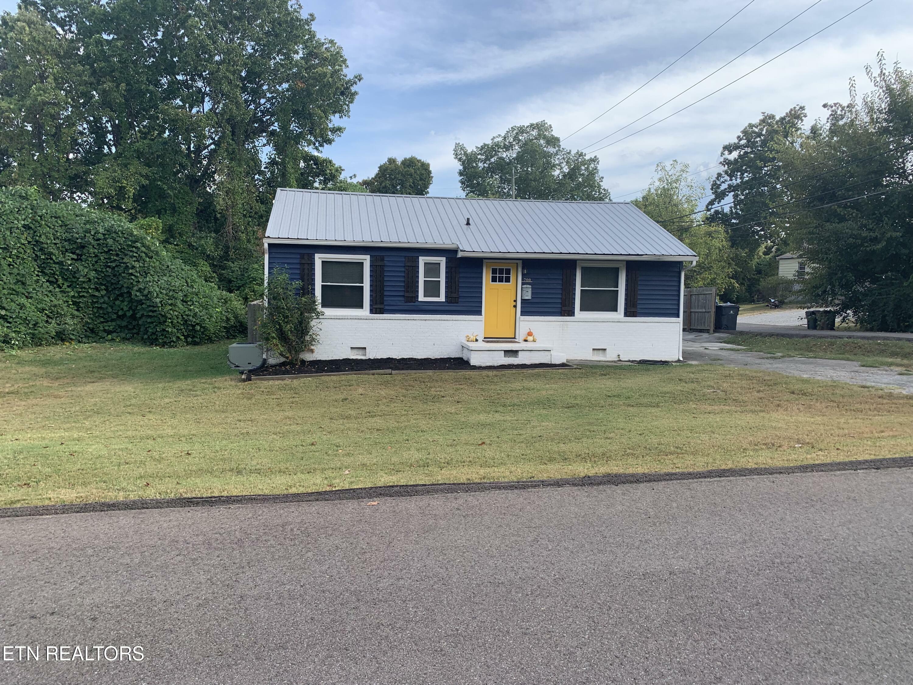 Property Photo:  700 E Springdale Ave  TN 37917 