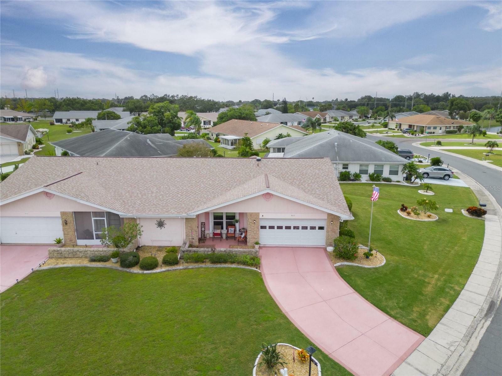 Property Photo:  907 Bluewater Drive  FL 33573 