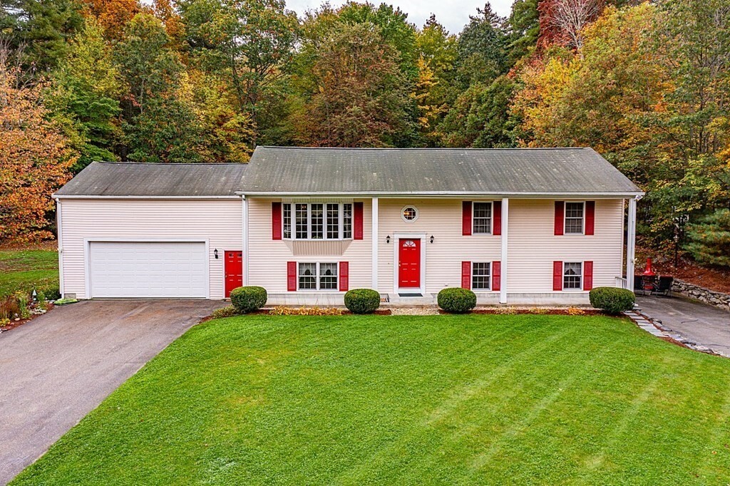 Property Photo:  252 Great Rd  MA 01464 