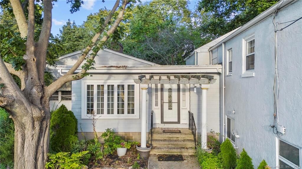 Property Photo:  94 Indian Neck Avenue  CT 06405 