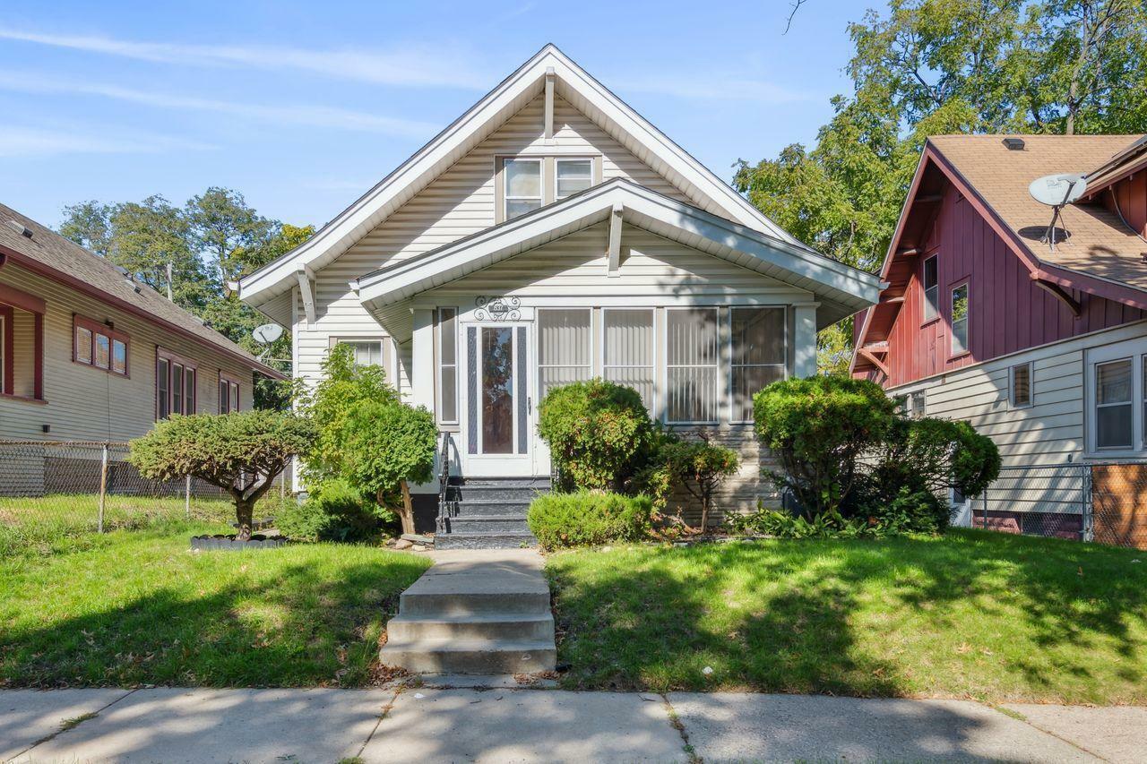 Property Photo:  837 Fuller Avenue  MN 55104 
