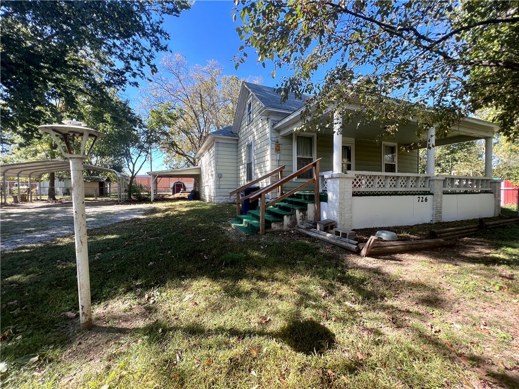 Property Photo:  726 S Maxwell Street  AR 72761 