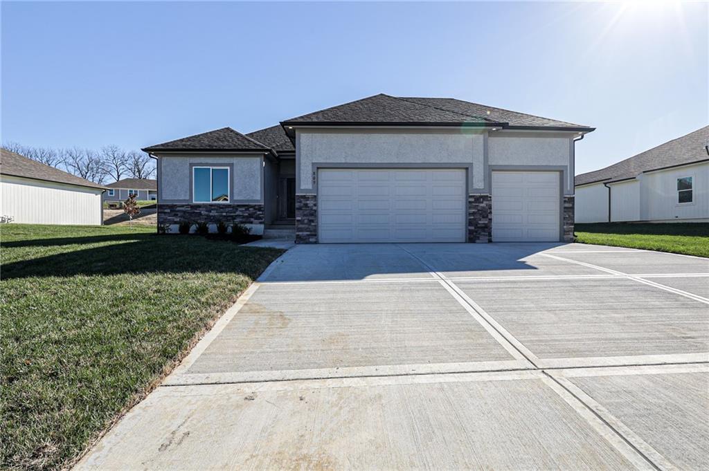 Photo de la propriété:  2708 SW Summer Creek Place  MO 64015 