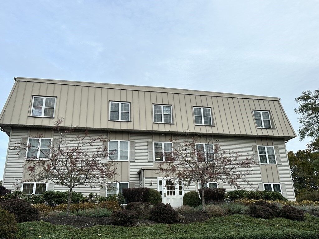 Property Photo:  2 Ocean Ave 1L  MA 01930 