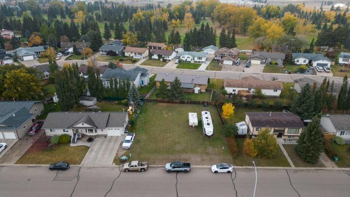 Property Photo: 18 Mackenzie Drive AB T0B 4C0