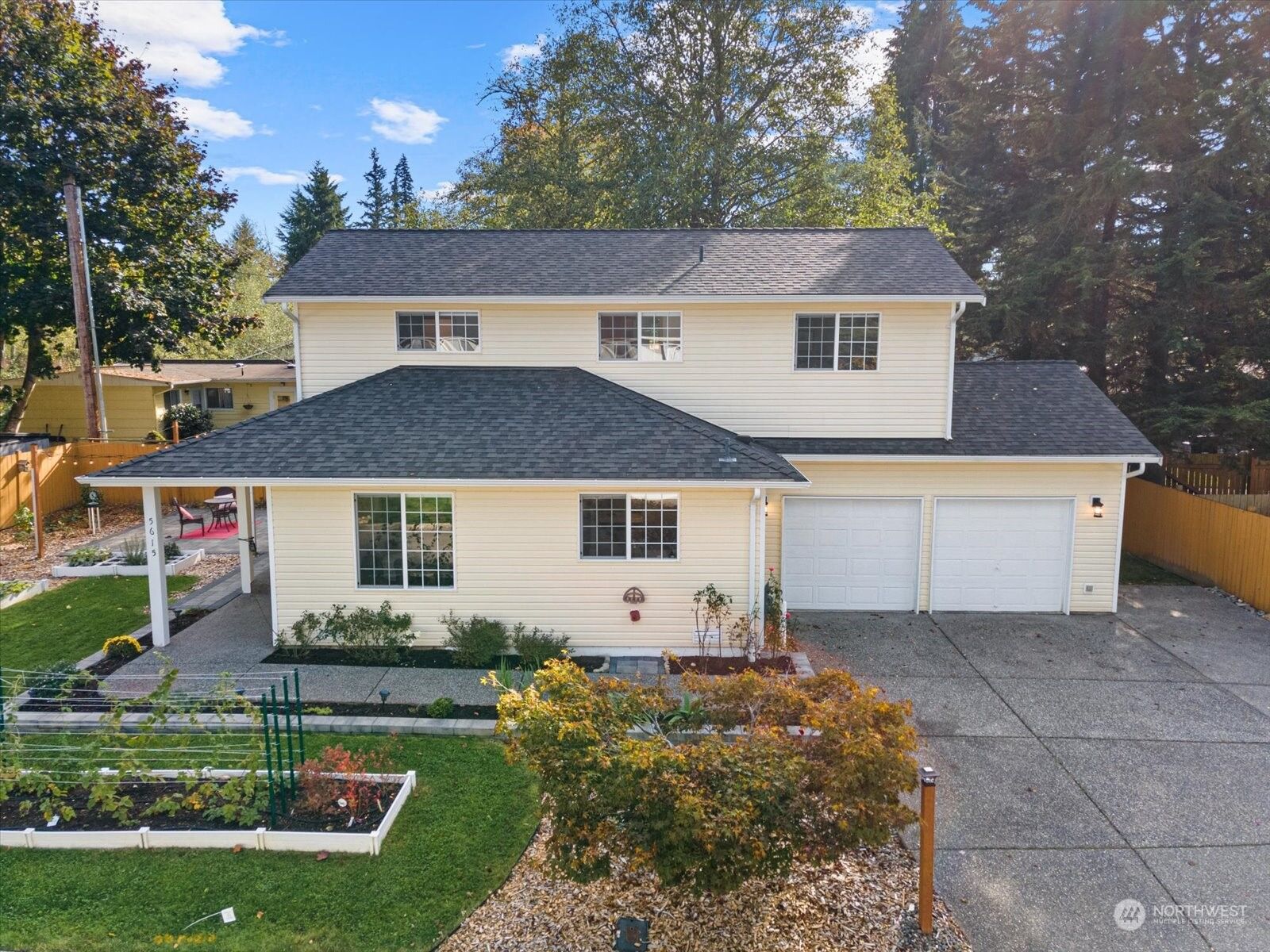Property Photo:  5615 East Drive  WA 98203 