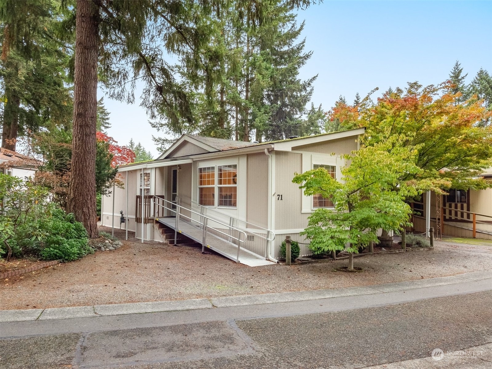 Property Photo:  18425 NE 95th Street 71  WA 98052 