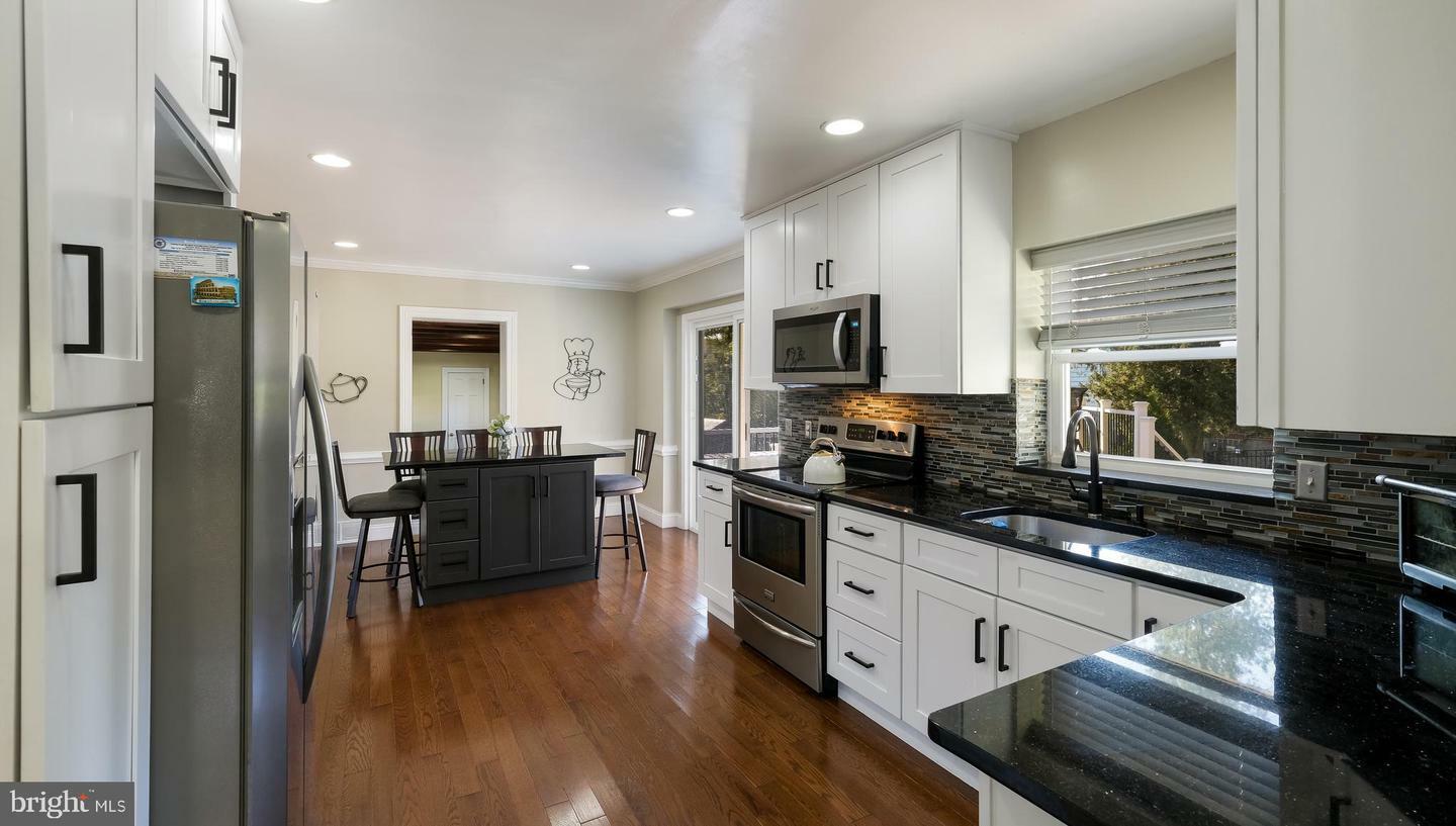 Property Photo: 566 Anne Street PA 19006