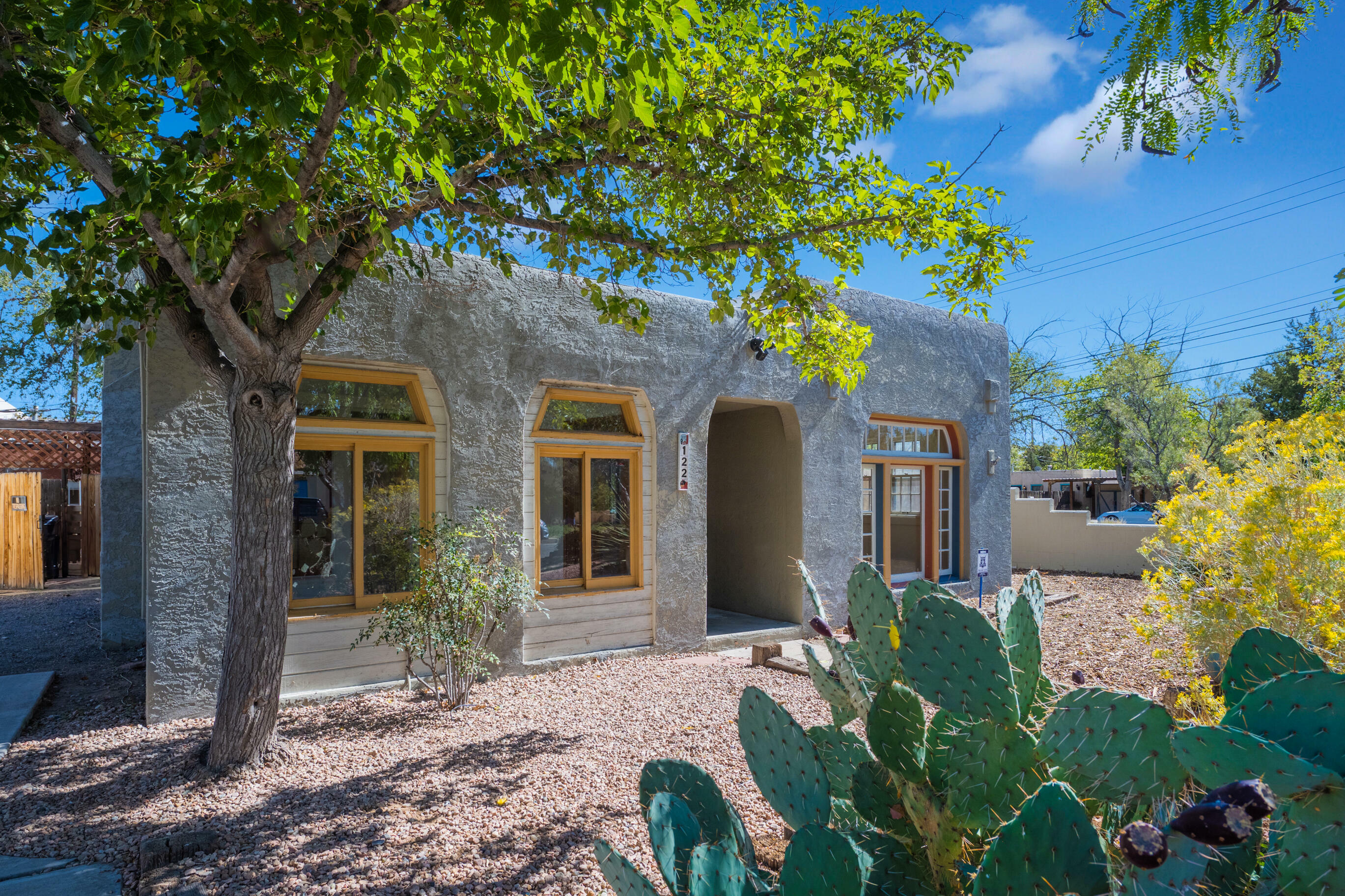 Property Photo:  122 Dartmouth Drive SE  NM 87106 