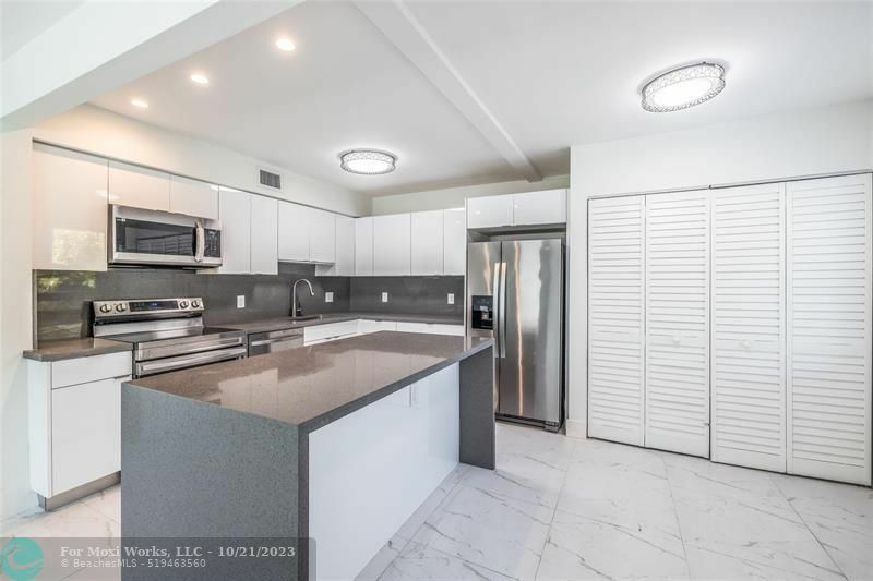 Property Photo: 2621 SW 12th Ter 1 FL 33315