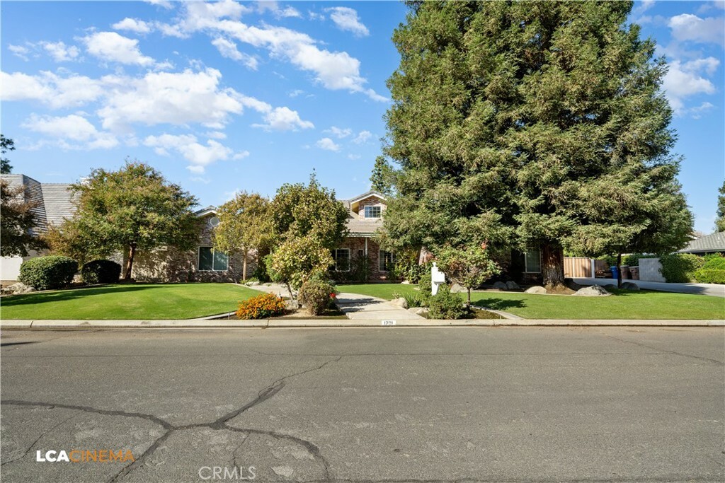 Property Photo:  1701 Branch Creek Street  CA 93312 