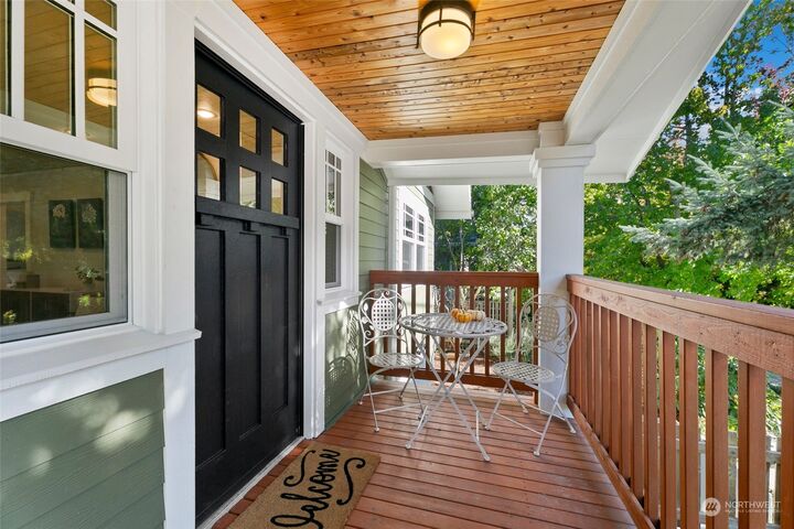 Property Photo:  2402 E Spring Street  WA 98122 