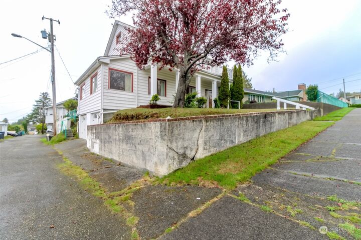 Property Photo: 713 Broadway Street WA 98520