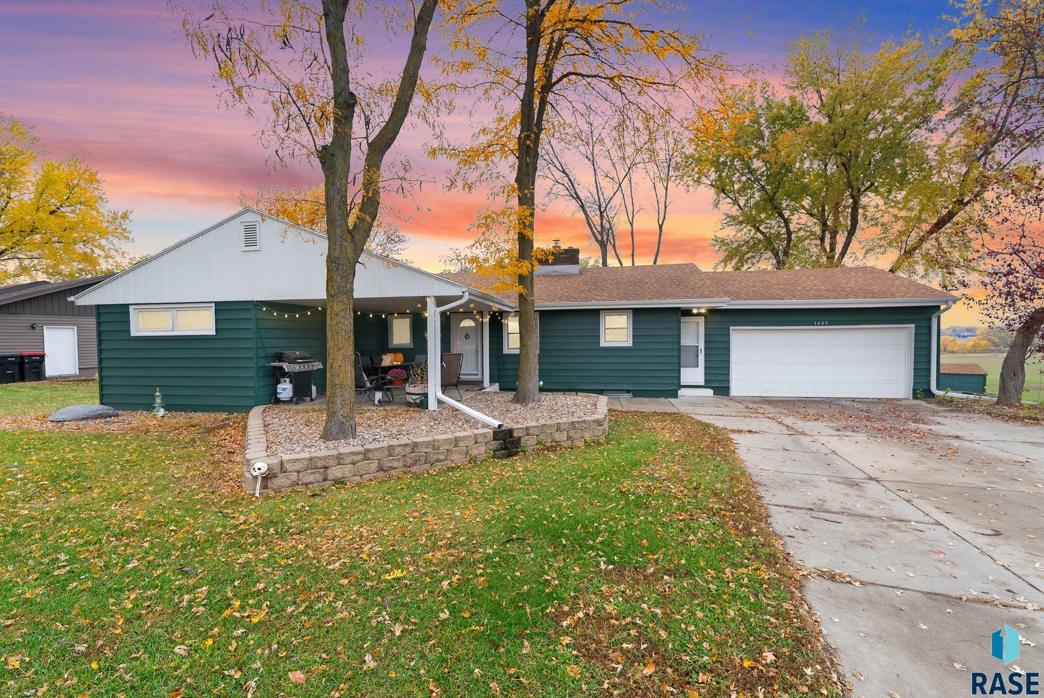 Property Photo: 1409 S Splitrock Blvd SD 57005