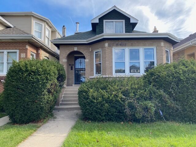 Property Photo:  3019 N Kenneth Avenue  IL 60641 