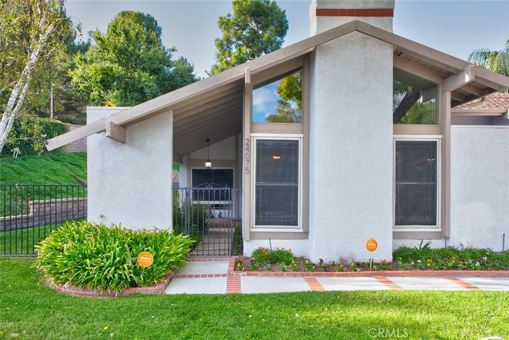 Property Photo:  24075 Rotunda Road  CA 91355 