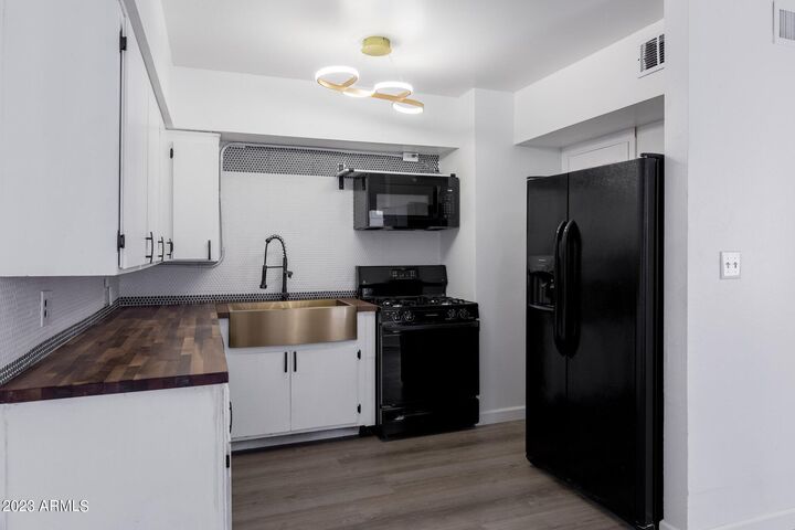 Property Photo:  2742 E Willetta Street B  AZ 85008 