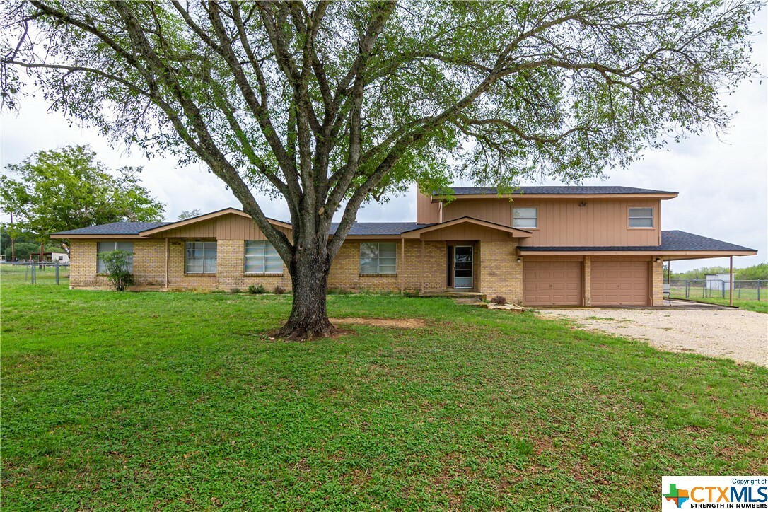 Property Photo:  315 Southwind Loop  TX 78155 