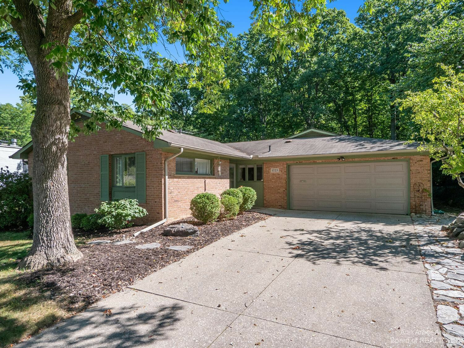 Property Photo: 1723 Ivywood Drive MI 48103