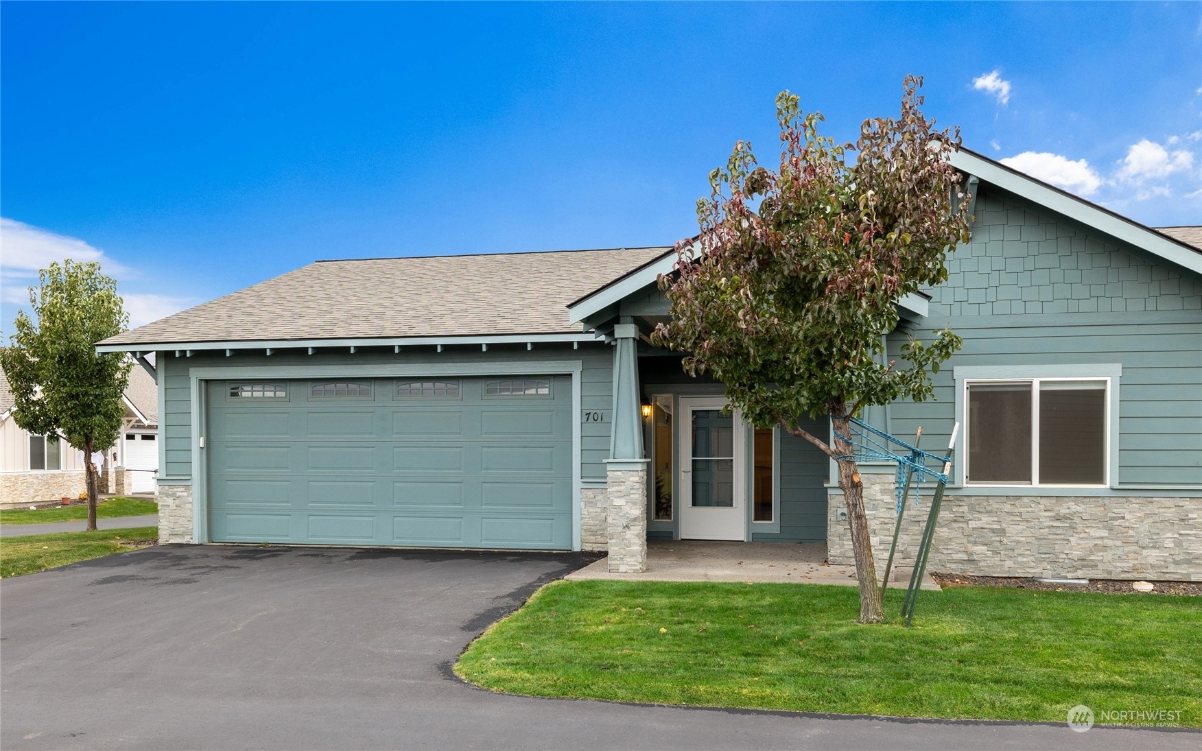 Property Photo:  803 S Willow Street 701  WA 98926 