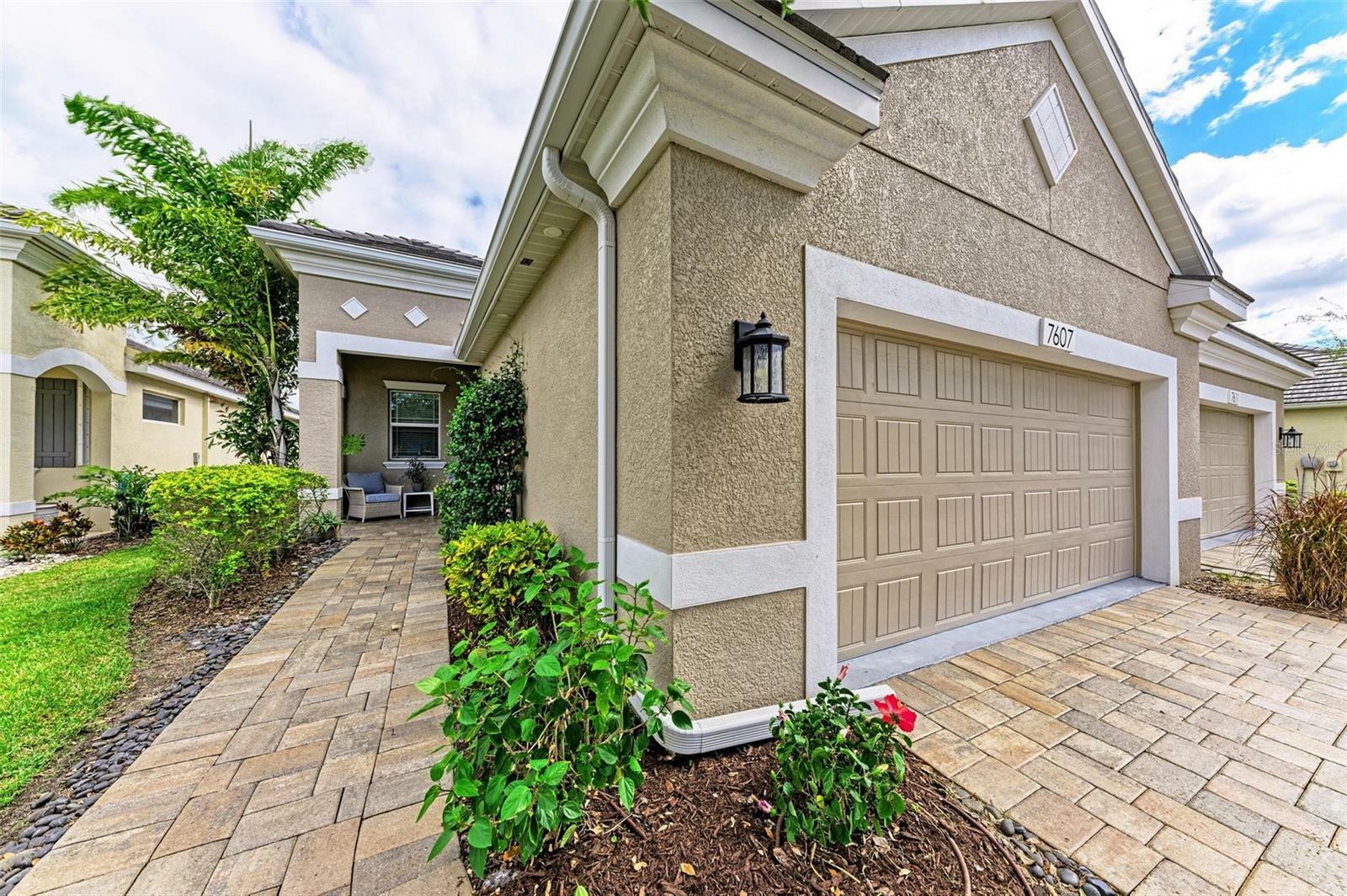 Property Photo:  7607 Registrar Way  FL 34243 