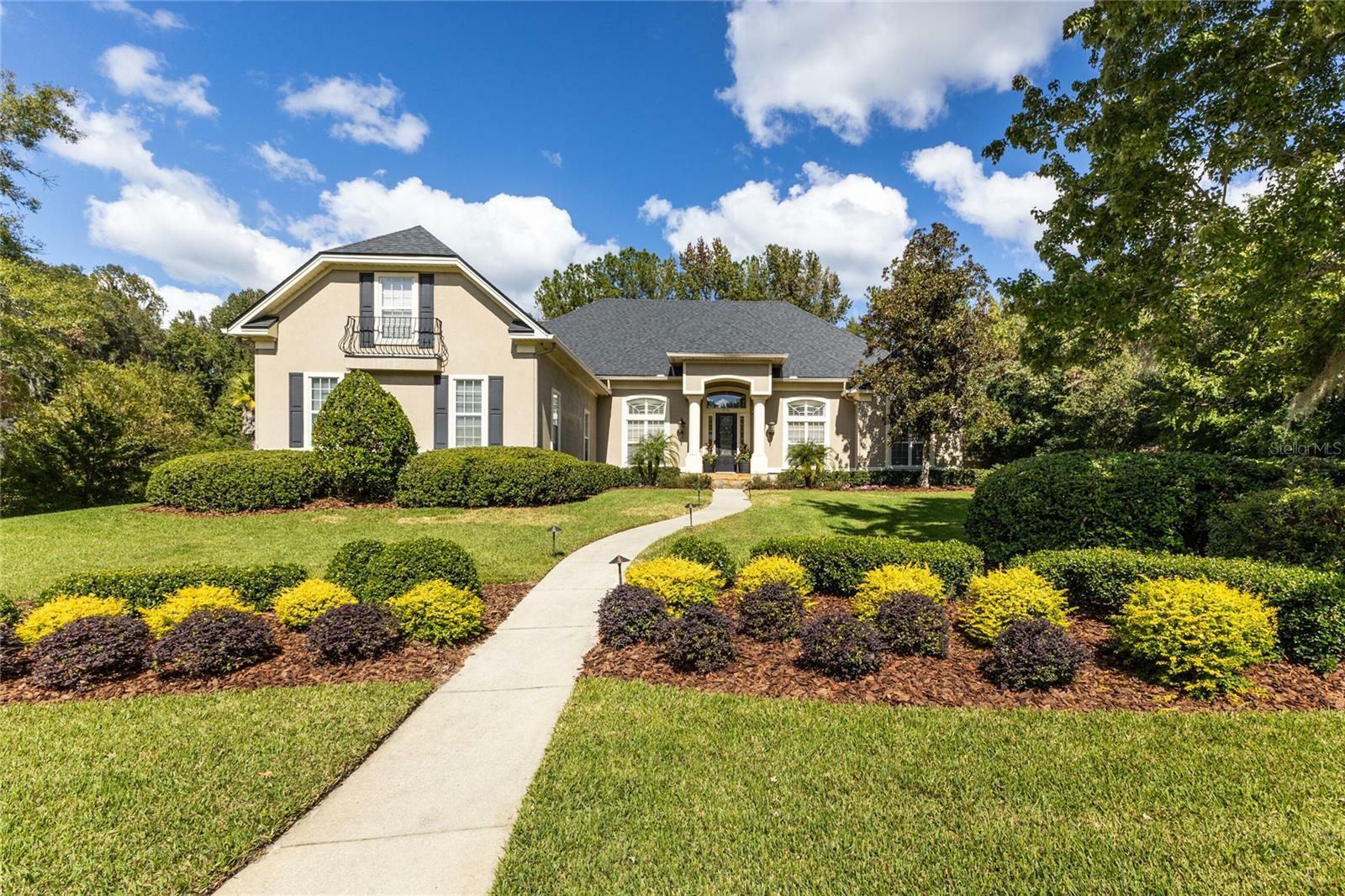 Property Photo: 8714 SW 38th Avenue FL 32608
