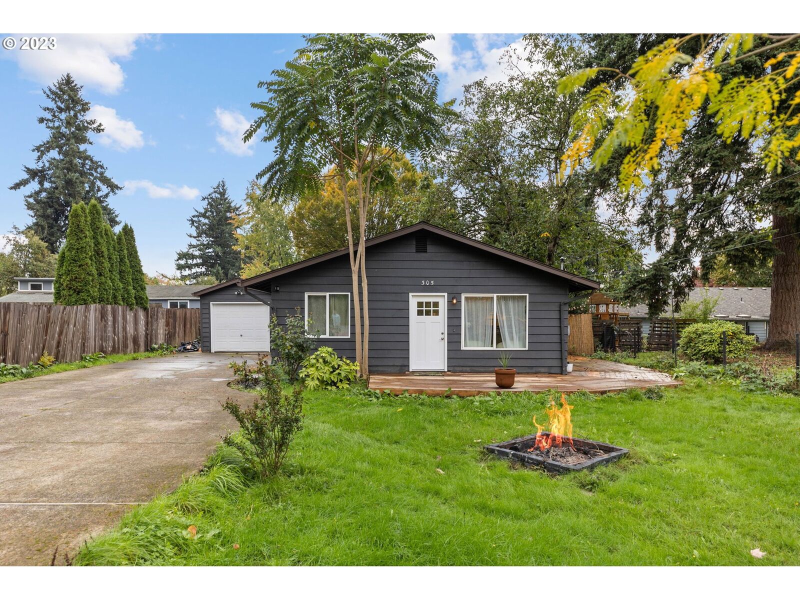 Property Photo: 305 NW 68th St WA 98665