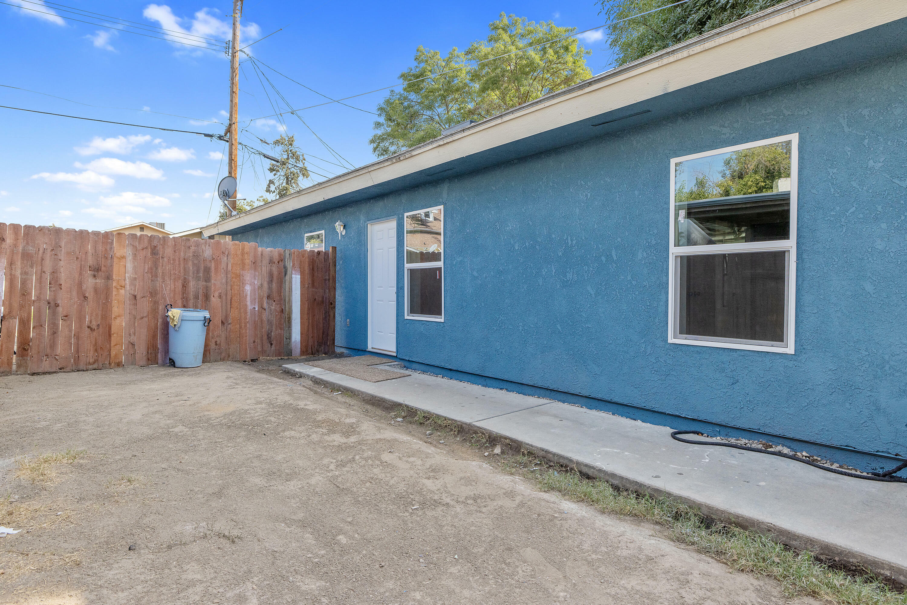 720 S Locust Street  Visalia CA 93277 photo