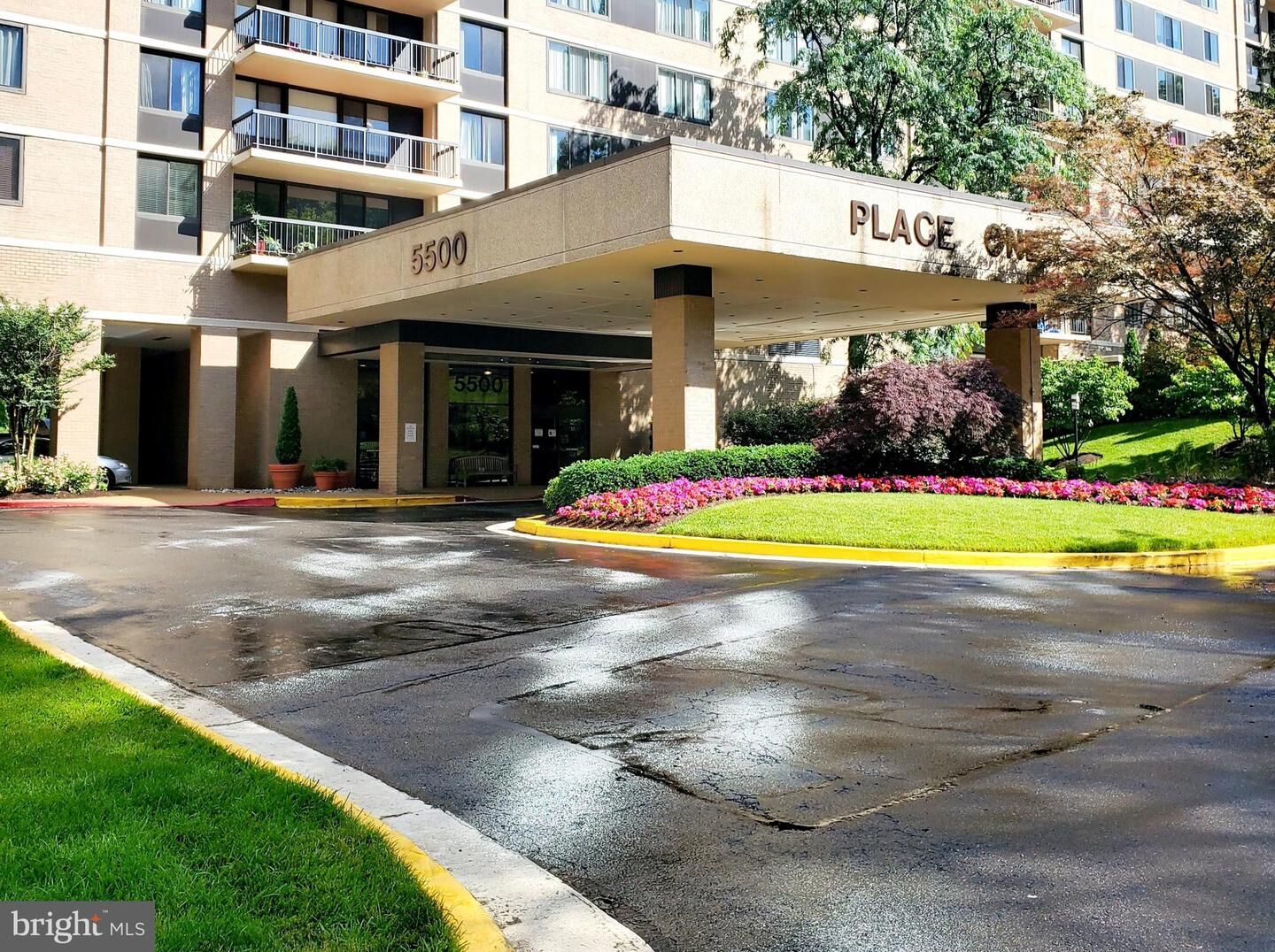 Property Photo:  5500 Holmes Run Parkway 701  VA 22304 