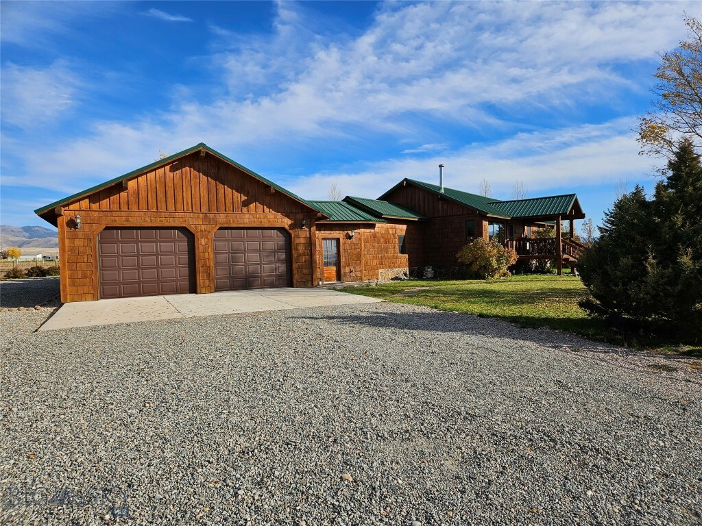 Property Photo: 884 Middle Rd MT 59754