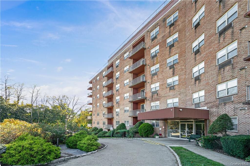 Property Photo:  1 Lakeview Drive 5 N  NY 10566 